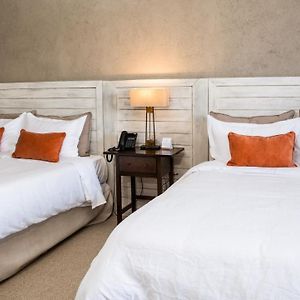 Quarto com cama grande delux